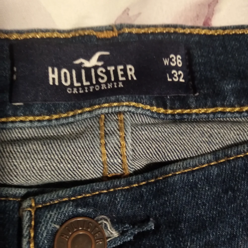 HOLLISTER - Picture 3 of 3